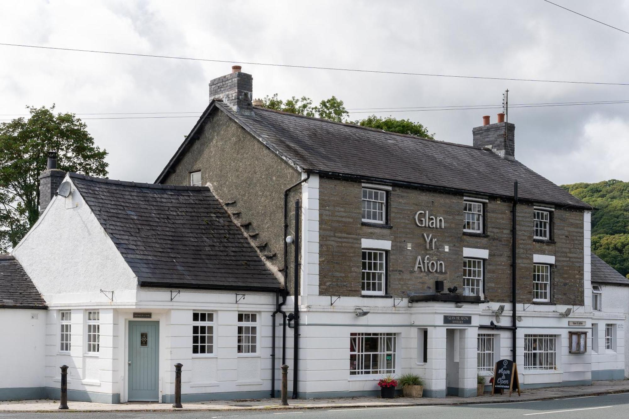 Glan Yr Afon Hotel Pennal Екстериор снимка